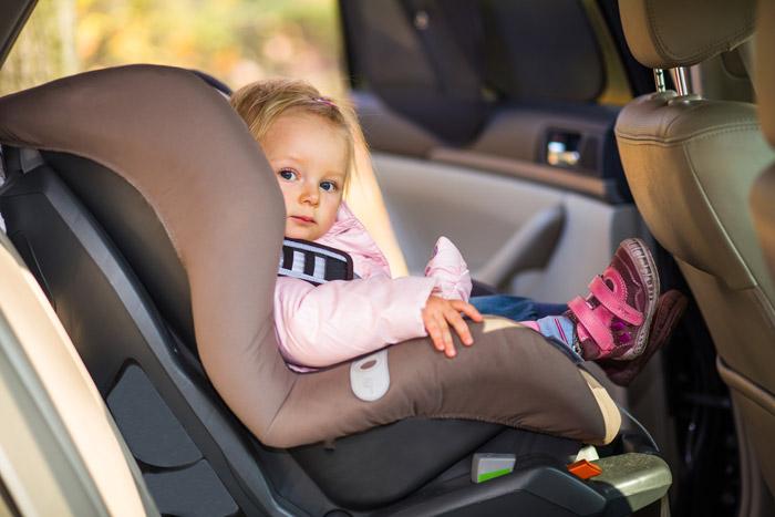 En voiture de location avec son bébé, quelles précautions prendre ?